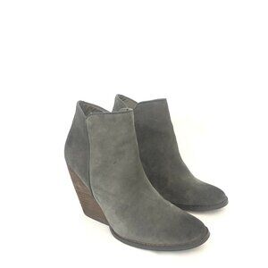 Very Volatile Womens Size 8 Gray Suede Ankle Boot